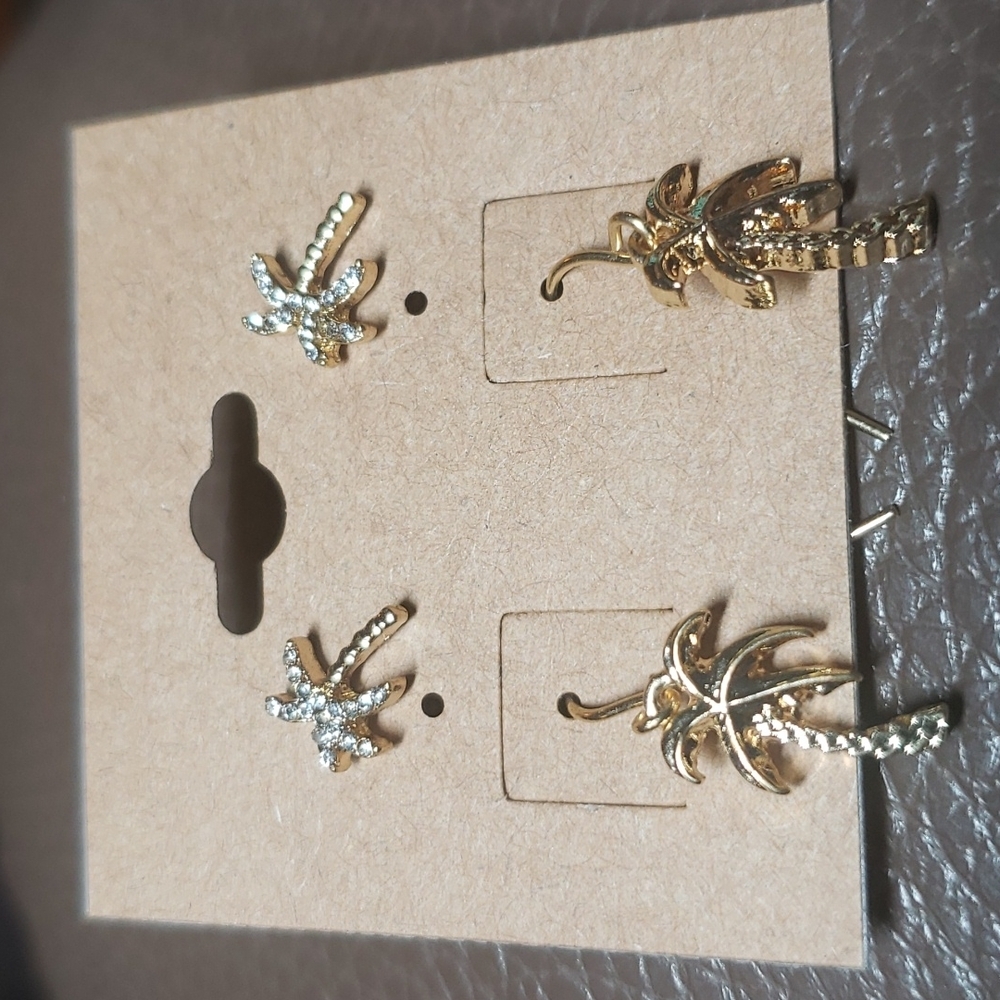 🌟 3 for $15 🌟 🌴 Palm Tree Earring (2 Pairs) 🌴